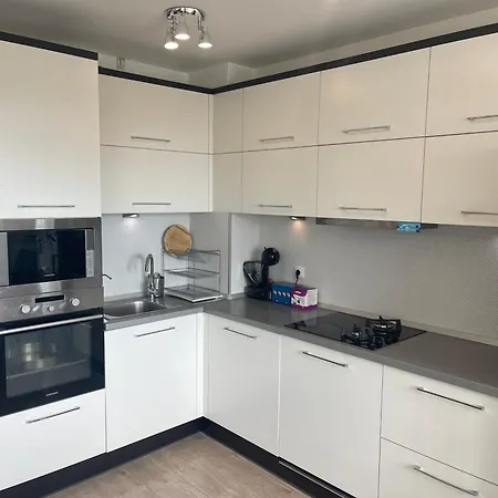 Briz Apartment; 2 Bdr; 6 Guests; Private Parking 아파트 바르나