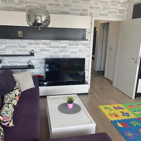 Briz Apartment; 2 Bdr; 6 Guests; Private Parking 바르나