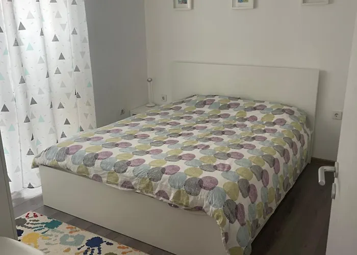 Briz Apartment; 2 Bdr; 6 Guests; Private Parking شقة *