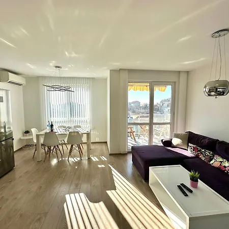 Apartment Briz Apartment; 2 Bdr; 6 Guests; Private Parking