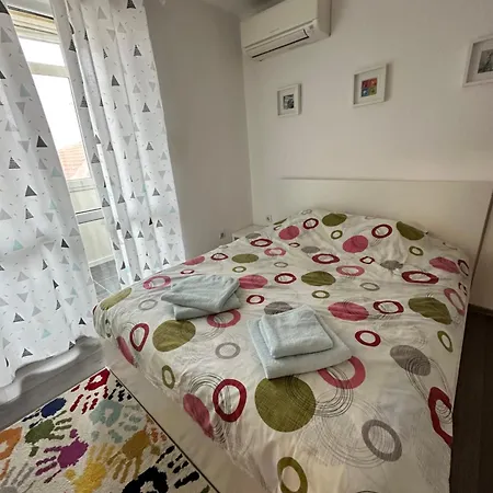 Briz Apartment; 2 Bdr; 6 Guests; Private Parking Apartment