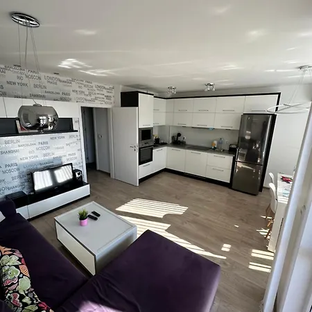 Briz Apartment; 2 Bdr; 6 Guests; Private Parking Apartment