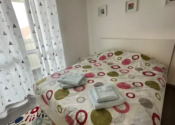 Briz Apartment; 2 Bdr; 6 Guests; Private Parking 아파트