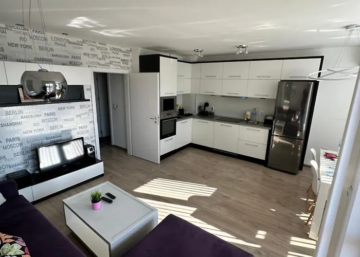 Briz Apartment; 2 Bdr; 6 Guests; Private Parking 아파트